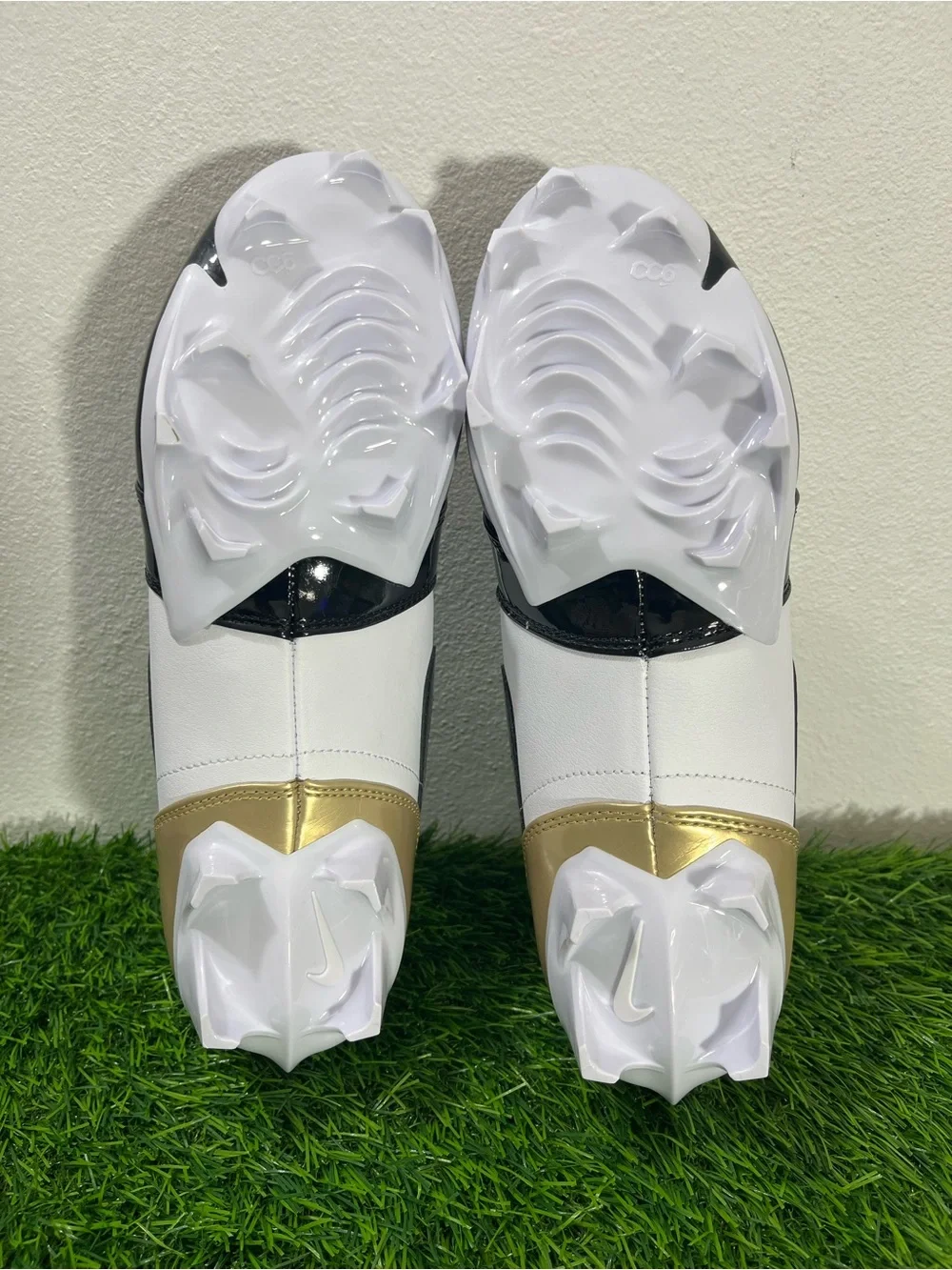 Nike Air Jordan 1 Low TD Football Cleats Men's Size 9 Gold Black FJ6245-701